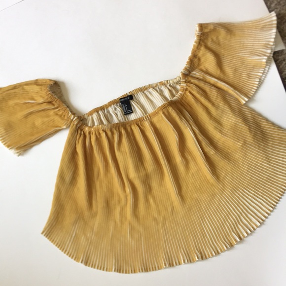 Forever 21 Tops - Forever21 crop top yellow and white